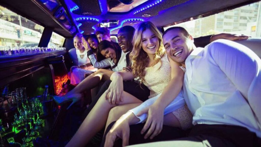 Let's-Know-About-a-Limo-Cost-for-Your-Prom-Night-on-newstime