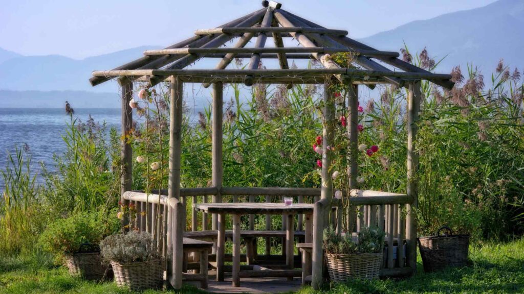 Few-Amazing-Wooden-Arbour-Ideas-for-Your-Garden-On-NewsTime